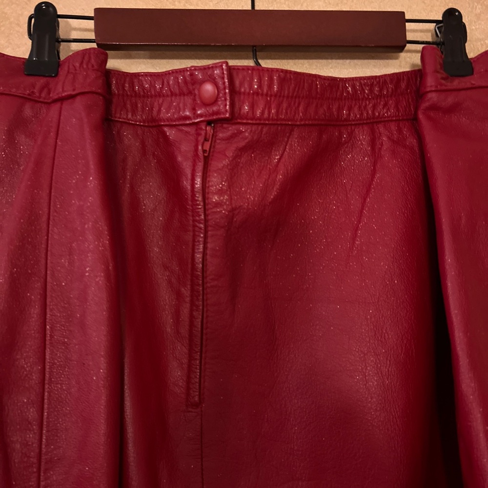 CBO New  York  Red w/ Gold Flakes Pencil Skirt - Picture 5 of 8